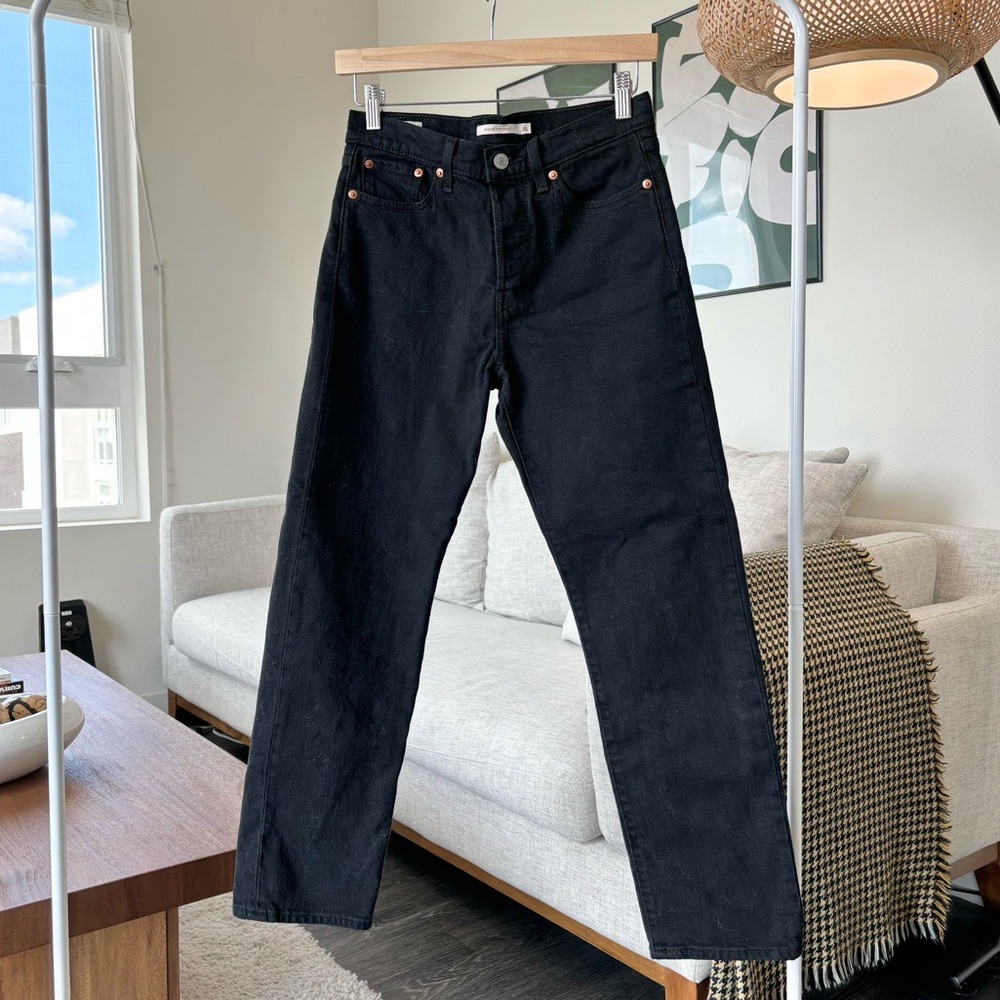 Levi’s Wedgie Straight black jeans